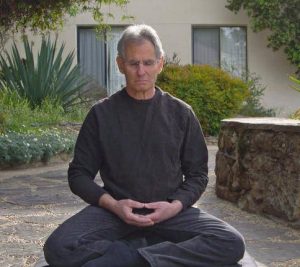 Jon Kabat-Zinn in meditazione