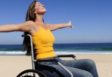 abilismo ragazza-disabile-al-mare